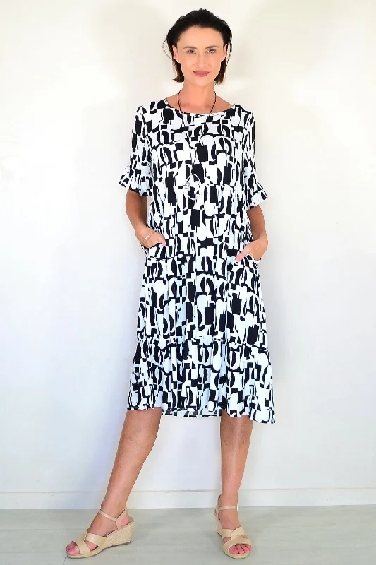 Chic Women's Outfit Ideas Black White Abstract Tiered Tunic Dress